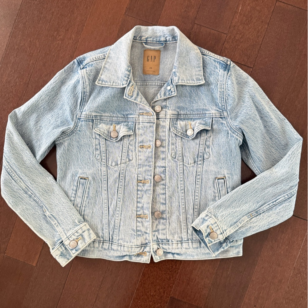 GAP Women's Classic Light Blue Jean Jacket